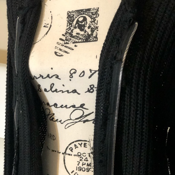 (Large Left) Knit Fringed hoodie - Picture 5 of 5